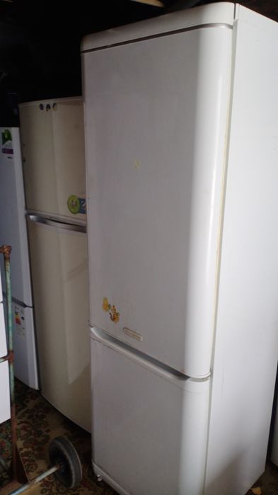Продам рабочий хороший холодильник