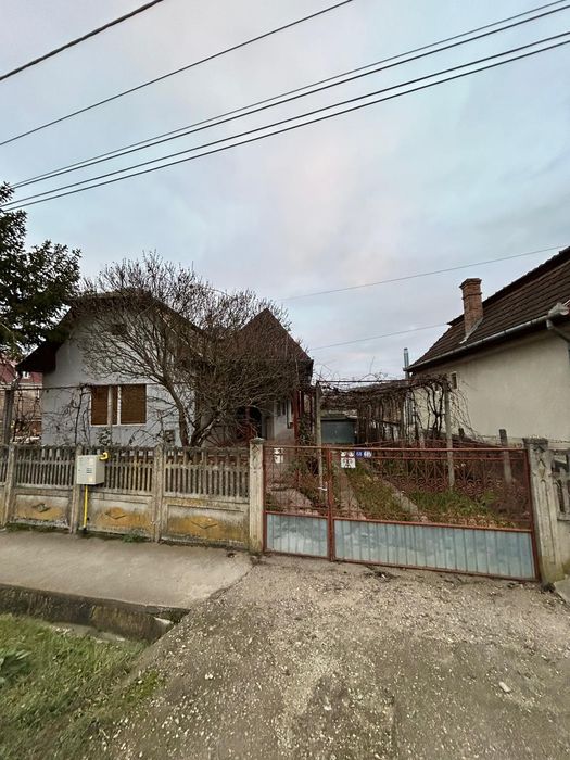 Teren de vânzare cu doua case