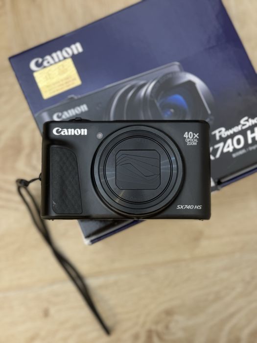 Фотоаппарат Canon XS 740 HS