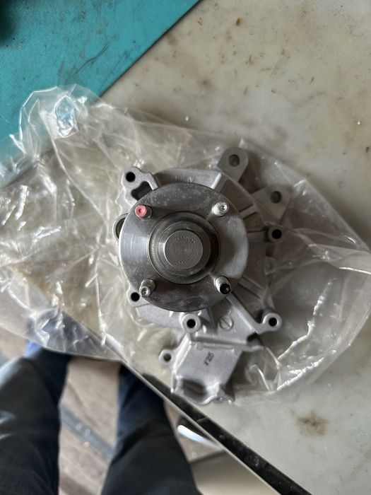 Водяная помпа Toyota Hilux 2,5d