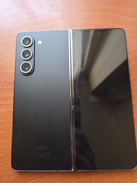 Samsung Galaxy Z Fold5 с кутия