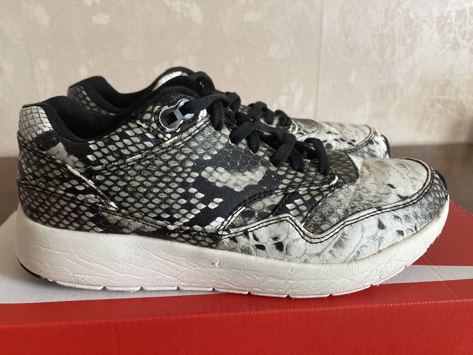 Дамски маратонки в змийски десен