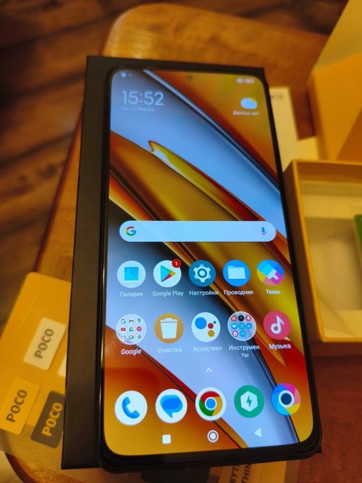 Смартфон POCO F3