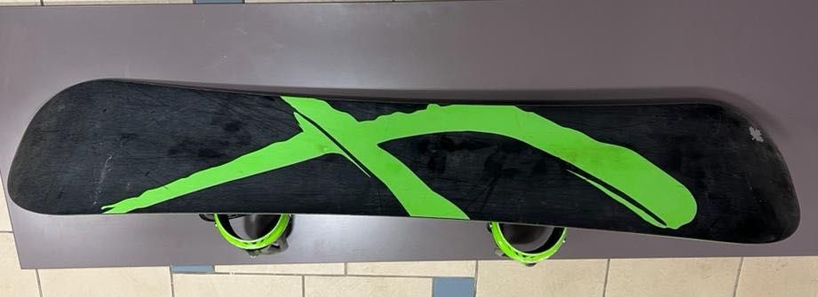 Placa snowboard Forum si boots Deeluxe
