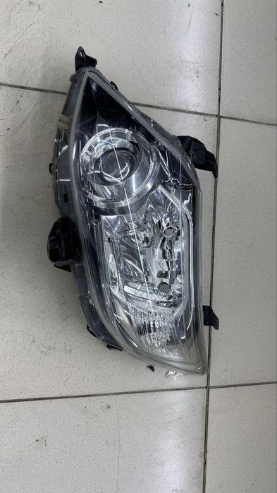 Фара Toyota Fortuner