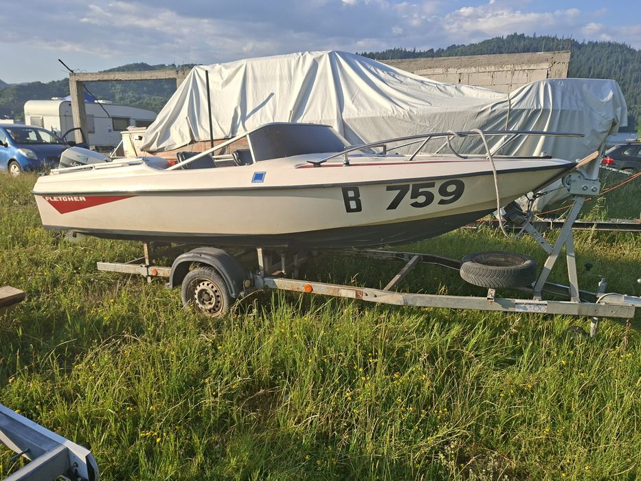 Barcă cu motor de 25 de cai si peridoc