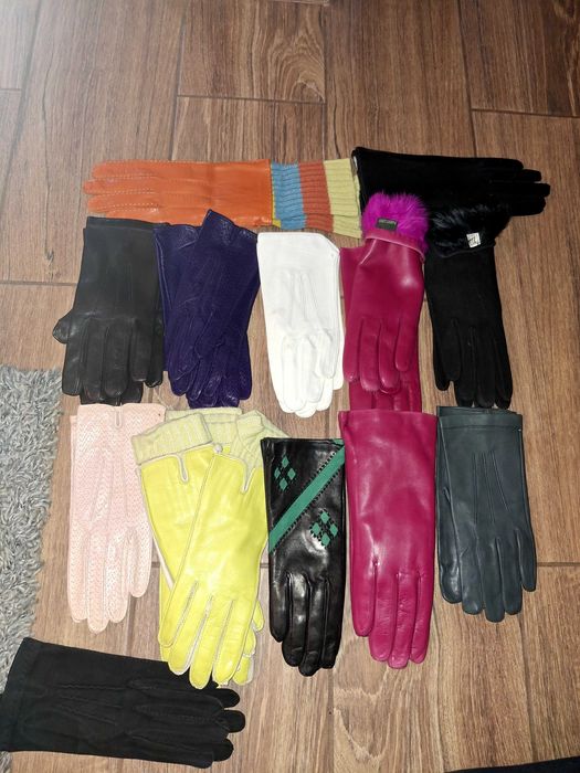 Vând mănuși  damã