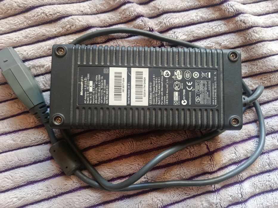Xbox 360e с установленными играми