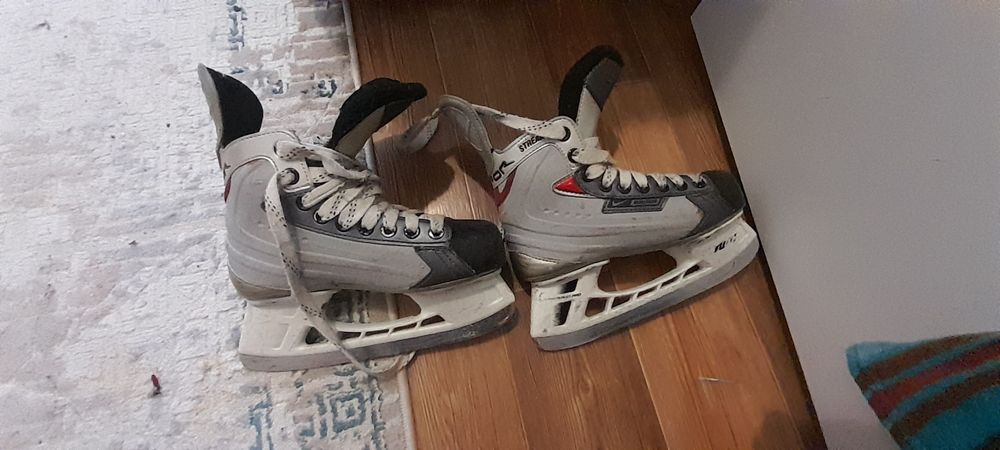 Коньки хоккейные