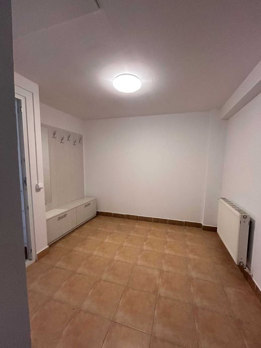 Inchiriez apartament cu doua camere complet mobilat si utilat.