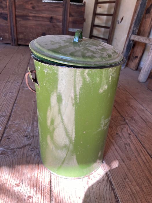 Висок метален гюм