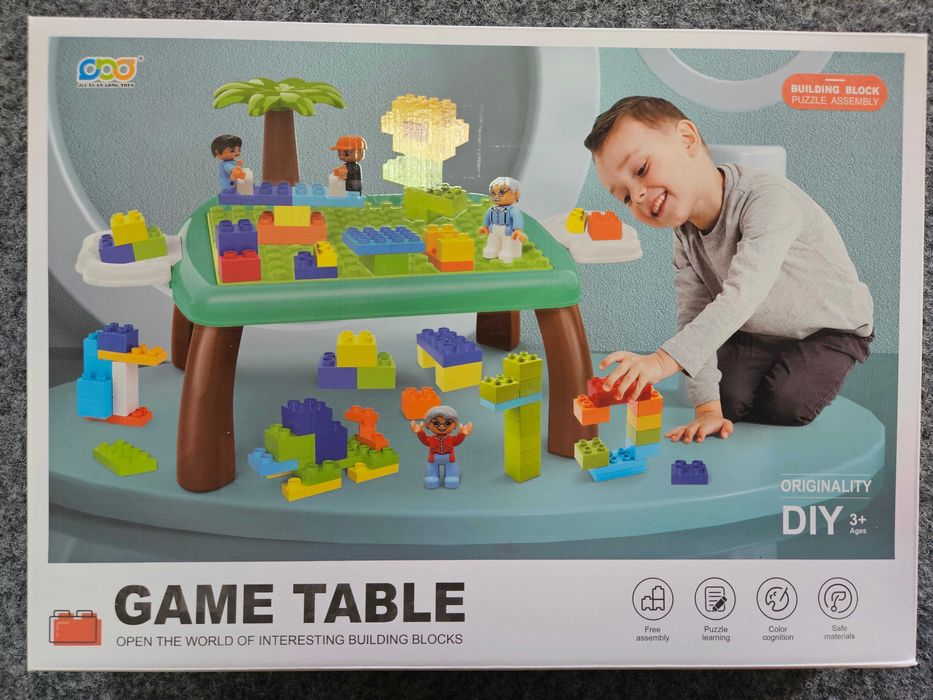 Vand Masuta cu cuburi de construit, 37 piese