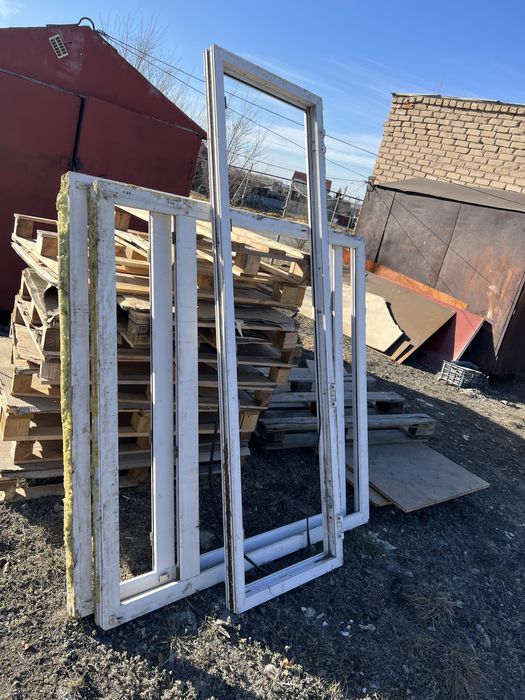 Пластиковые рамы окон и двери