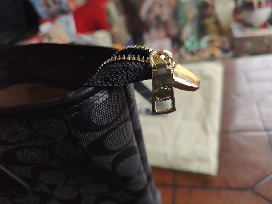 Дамска чанта Coach city Tote Bag in Signature Canvas