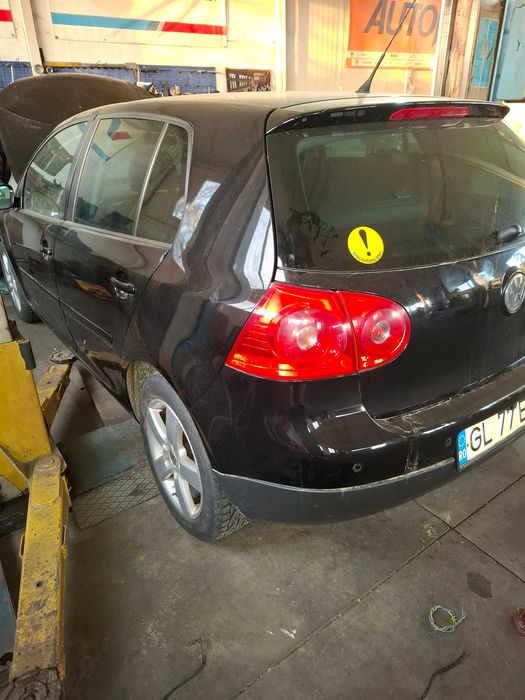 Vând golf 5 pt dezmembrare