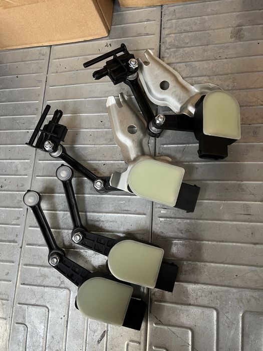 Senzor nivel cantare balast audi a6 a7 a8 touareg cayenne q7 fata spat