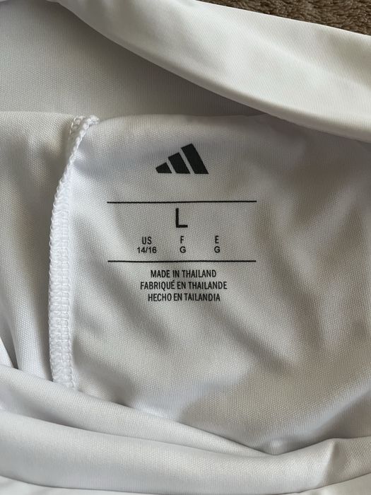 Тенис пола Adidas
