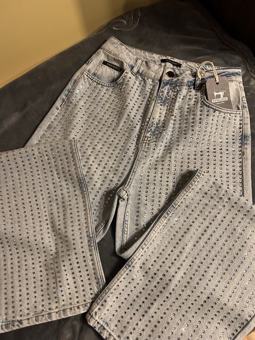 Дънки “PAUSE”, целите в камъни