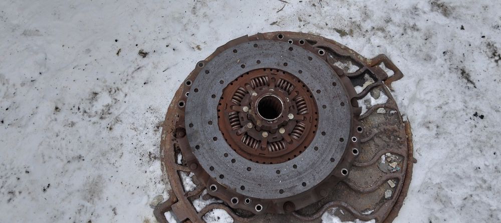 Запчасти на тягач