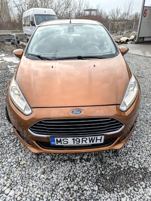 Vând sau schimb ford fiestă  TITANIUM