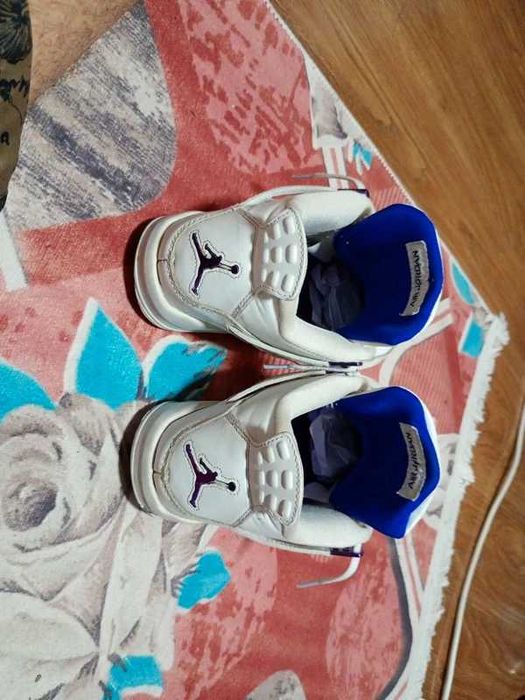 Adidasi Jordan 4 Metallic Purple