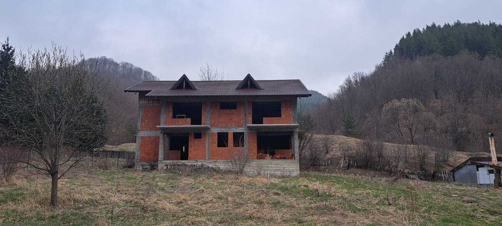 Vând /Schimb! Imobil constructie la rosu plus teren 2151