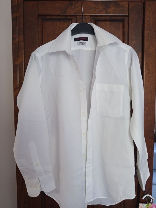 Продам школьную рубашку на мальчика.