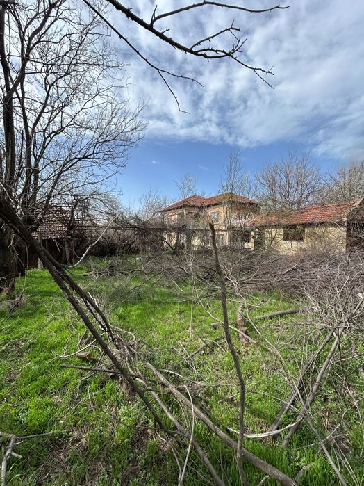 Продавам къща в село Обручище