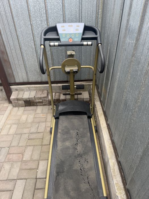 Продам беговую  дорожку