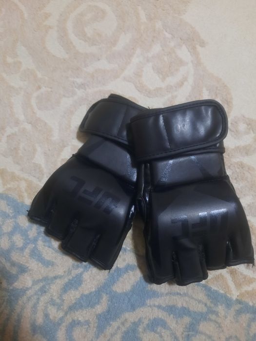 Перчатки новые UFC