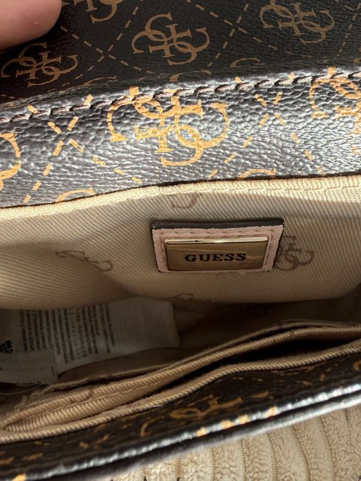 Малка чантичка Guess