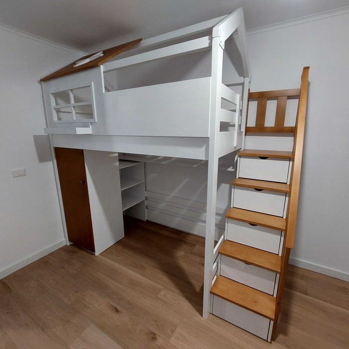 Pat etajat cu spatiu de joaca sau birou.Cod 1010