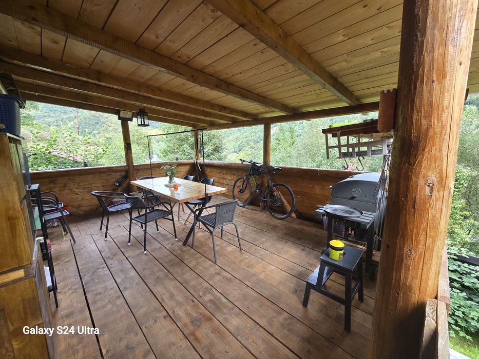 Vând cabana la munte