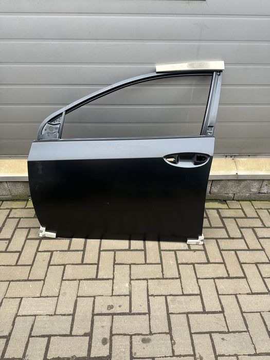 Двери Toyota  Corolla 180