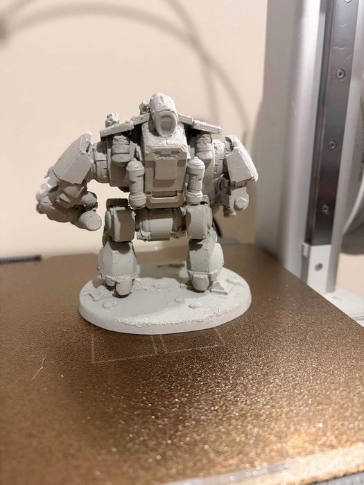 3D-chop etilgan Warhammer figurasi