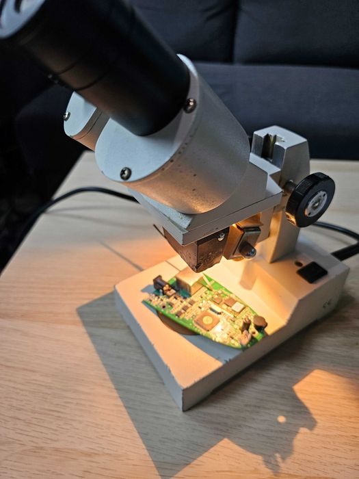 Бинокулярен технически микроскоп