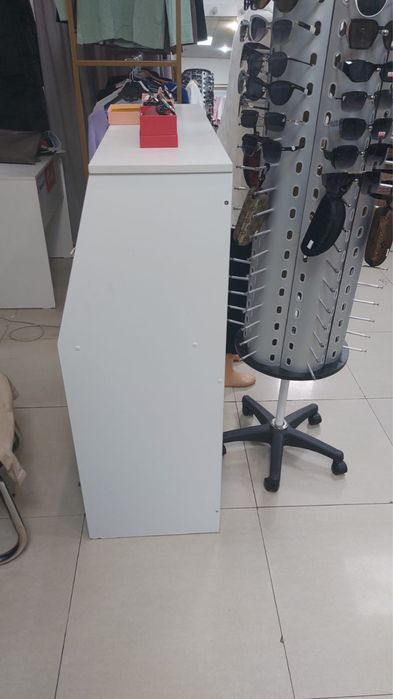 Продам стеллажи для бутика