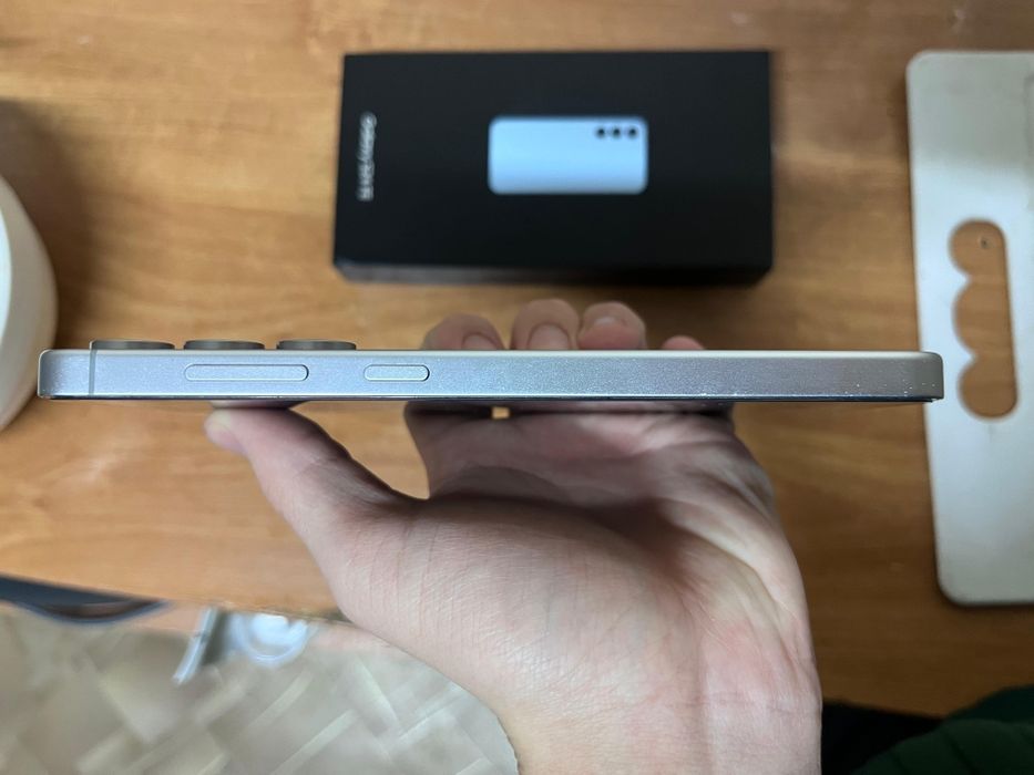 Продам или Обменяю Самсунг С24 фе