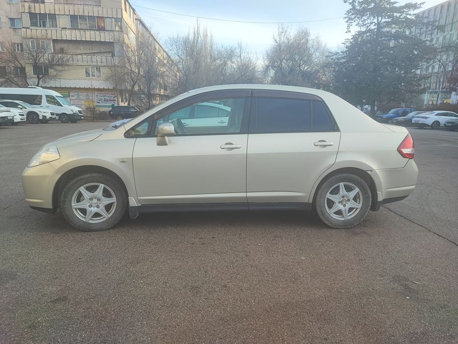 Ниссан тиида  авто