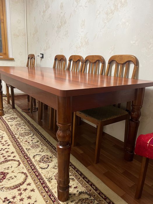 Продается стол для гостинной