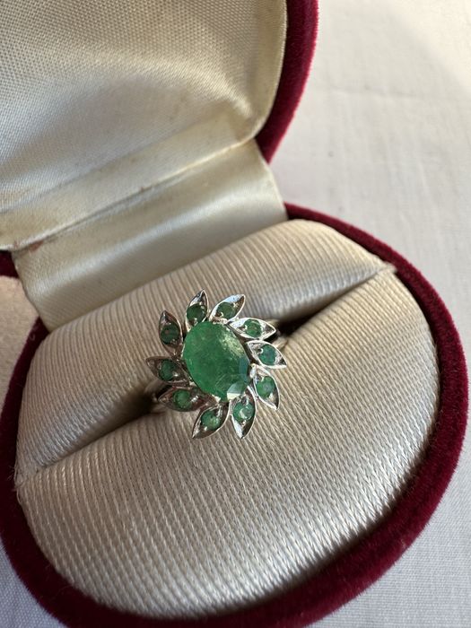 Inel din aur si smaralde