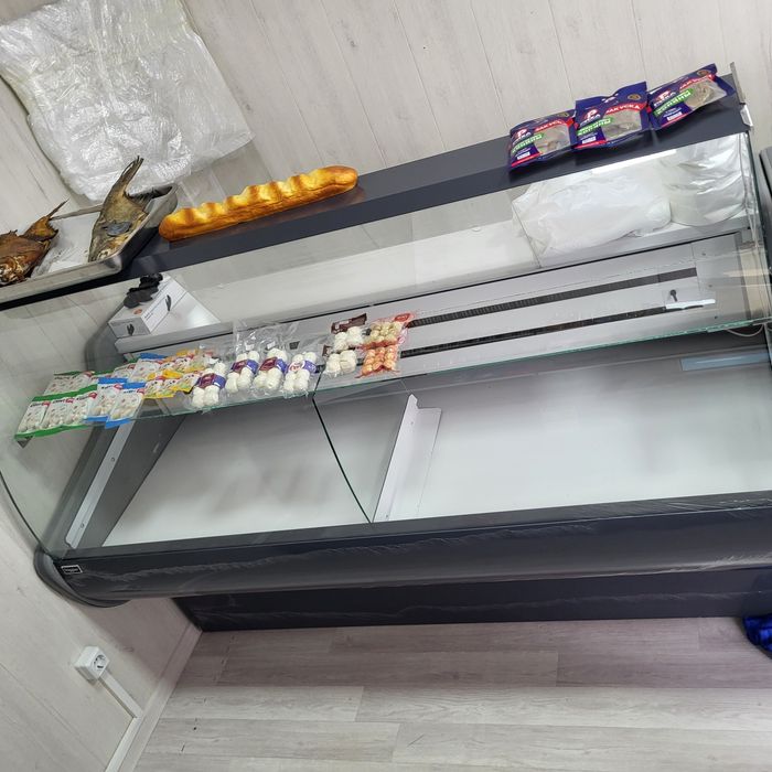 Срочно продам витринные холодильники
