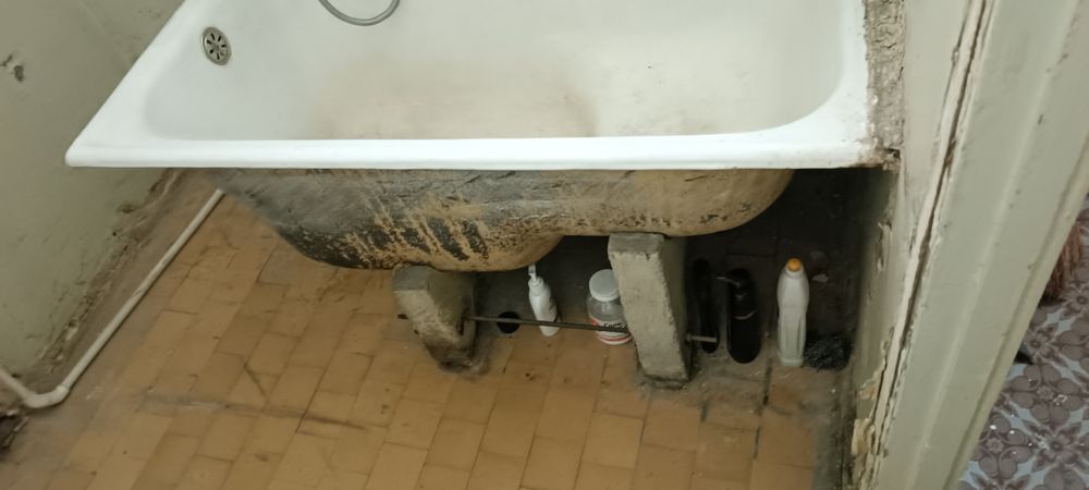 Ванна сидячая  чугунная.