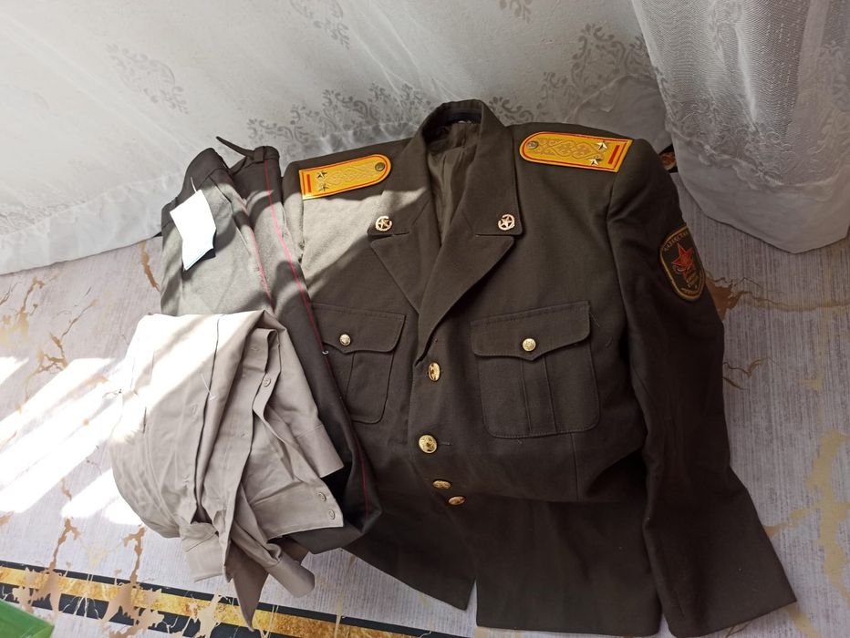 Продаю военные вещи, формы