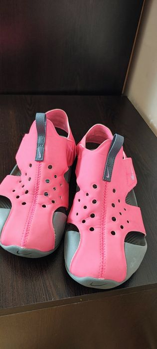 Детски сандали, маратонки и боти.