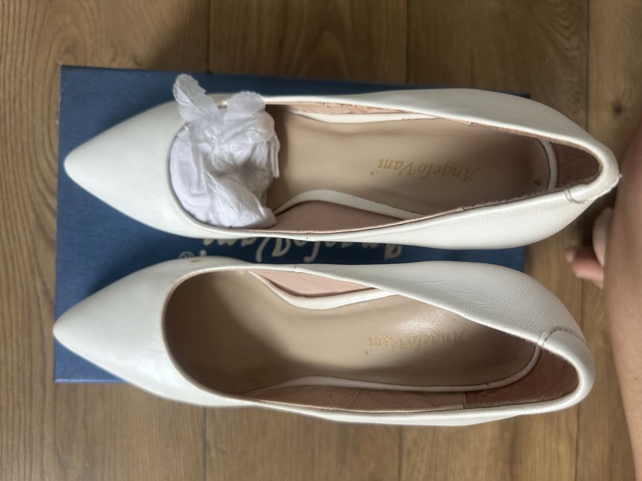 Белые кожанные туфли