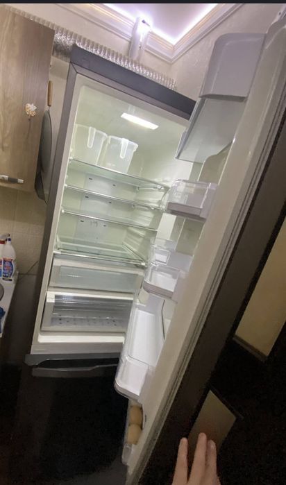 Холодильник сотилади