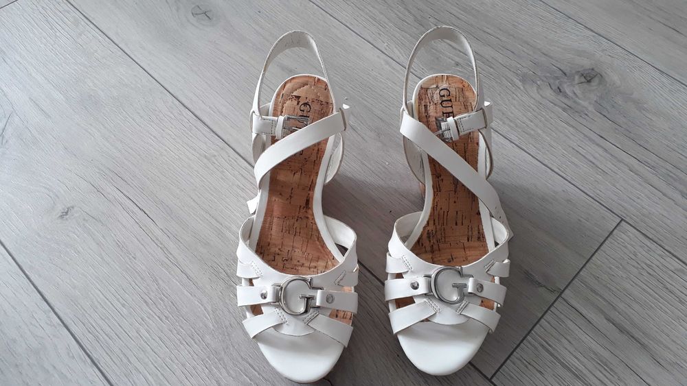 Sandale damă Guess măsura 36 culoare alb cu platformă