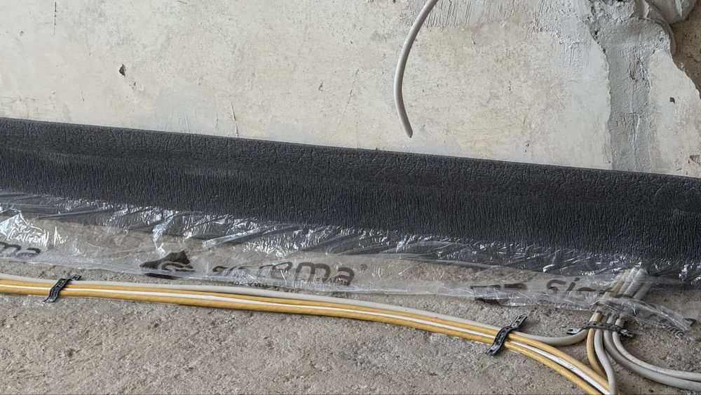 Banda Sistema perimetrala complet adeziva pentru sape