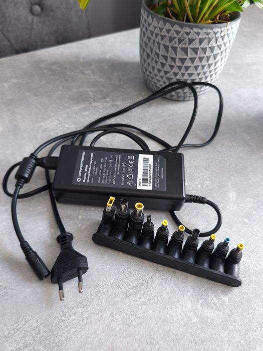 Sursa alimentare cu 10 adaptoare